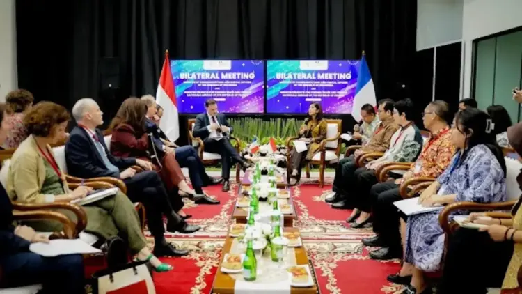 Jelang Kunjungan PM Macron, Menkomdigi Terima Menteri Urusan Perdagangan Luar Negeri Prancis 1 Menkomdigi bertemu Menteri Urusan Perdagangan Luar Negeri Prancis. (dok. istimewa)