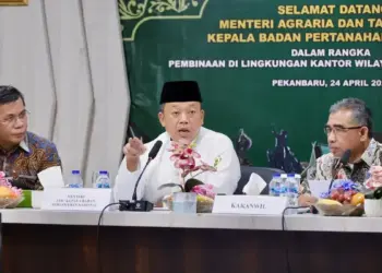 Menteri Nusron Tegaskan agar Penyelesaian HGU dan Pemetaan Tanah Jadi Prioritas 1 Menteri ATR/BPN Nusron Wahid saat pemetaan dan penataan pertanahan di Pekanbaru. (dok. ATR/BPN)