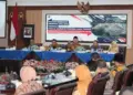 Menteri ATR/BPN Nusron Wahid berdialog dengan Kepala Daerah se-Jateng untuk sertifikasi tanah dan penyusunan RDTR. (dok. ATR/BPN)