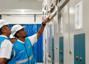 PLN UID Sumbar lakukan pengecekan jaringan listrik saat kunjungan menteri dan wamen di Sumbar. (dok. istimewa)