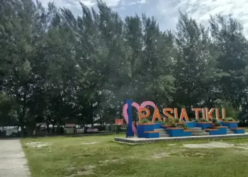 Hilang di Pantai Pasia Tiku, Tiga Pengunjung Diselamatkan Tim Gabungan Agam 14 Pantai Pasie Tiku. (dok. istimewa)