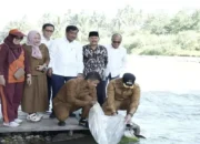 PT Bukit Asam Salurkan 30.000 Bibit Ikan di Sawahlunto, Dorong Ekonomi dan Cegah Stunting