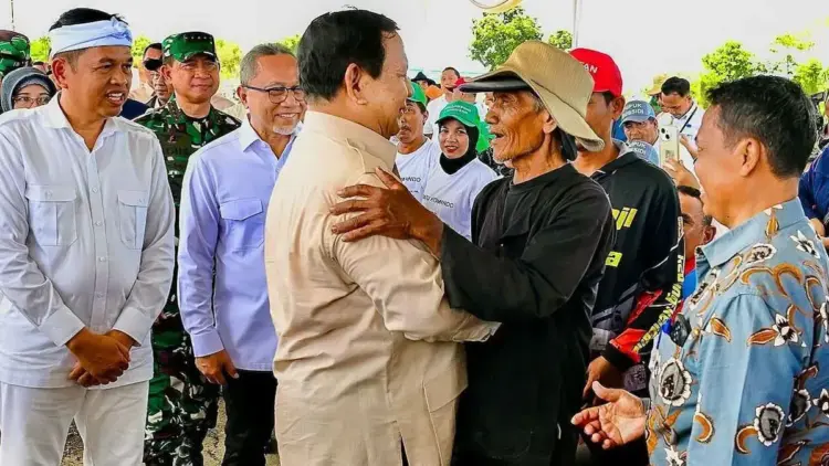 Presiden Prabowo Enam Kali Ucapkan 'Saya Bahagia' 1 Momen Presiden Prabowo bertemu petani di Jawa Barat. (dok. PCO)