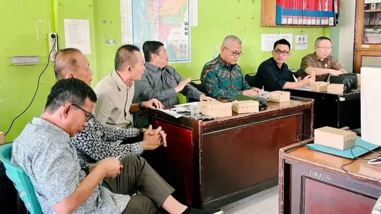 Rachmad Wijaya: Komisi 2 DPRD Padang Desak Dishub Naikkan PAD Retribusi Parkir 1 Rachmad Wijaya dan anggota Komisi 2 DPRD Padang sidak ke UPT Parkir Dinas Perhubungan Kota Padang. (dok. istimewa)