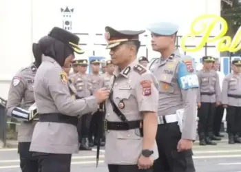 Upacara mutasi Wakapolresta Bukittinggi yang sudah resmi menjabat sebagai Kapolresta Padang. (dok. Antara)