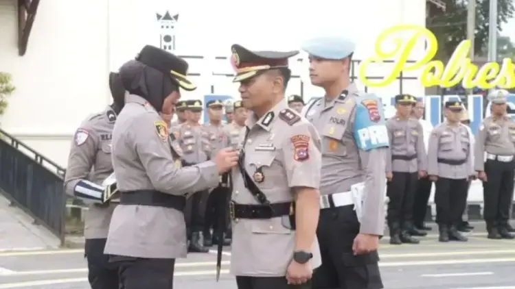 Wakapolresta Bukittinggi Mutasi, Resmi Jabat Kapolresta Padang 1 Upacara mutasi Wakapolresta Bukittinggi yang sudah resmi menjabat sebagai Kapolresta Padang. (dok. Antara)