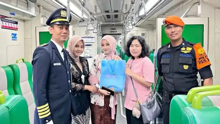 Sapa Kartini, KAI Divre II Sumbar Beri Apresiasi kepada Penumpang Perempuan 1 Sapa Kartini KAI Divre II Sumbar. (dok. istimewa)