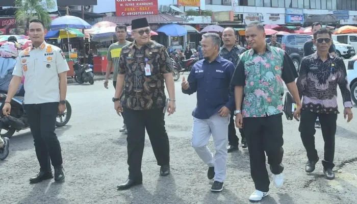 Dampingi Kepala Ombudsman Sumbar, Sekdako Padang Pastikan Pedagang Gedung Fase VII Nyaman Berdagang