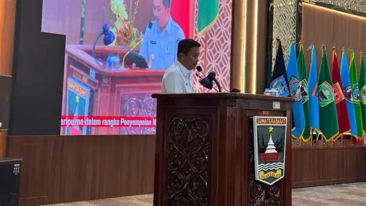 Wagub Sumbar Vasko Ruseimy saat RPJMD dengan DPRD Sumbar. (dok. adpsb)