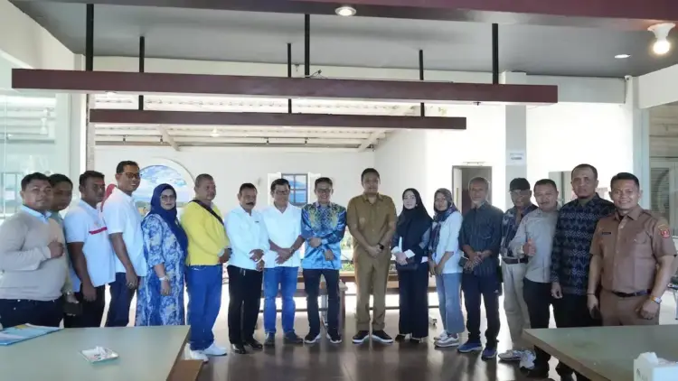 Vasko Ruseimy Dapat Dukungan Maju Jadi Ketua IPSI Sumbar 1 Wagub Vasko Ruseimy dipercaya jadi Ketua IPSI Sumbar. (dok. adpsb)
