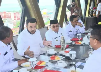 Wako Fadly Amran dan Wawako Maigus Nasir bahas masalah penanganan banjir di Padang. (dok. Prokopim)