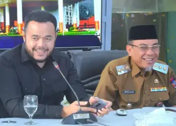 Wako Fadly Amran dan Wawako Maigus Nasir bertemu dengan operator Trans Padang. (dok. Prokopim)