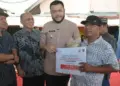 Wali Kota Padang Sebut Bantuan Semen Padang Perkuat Ketahanan Pangan 7 Wako Fadly Amran serahkan bantuan bibit 250 kg dari Semen Padang untuk Keltan di Kuranji. (dok. Humas SP)