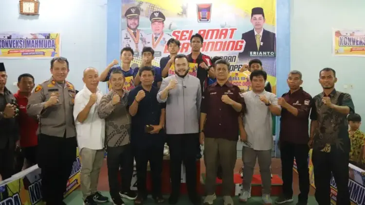 Wako Fadly Amran Tutup Kejuaraan Bulutangkis Kota Padang 1 Wako Fadly Amran tutup kejuaraan bulutangkis se Kota Padang