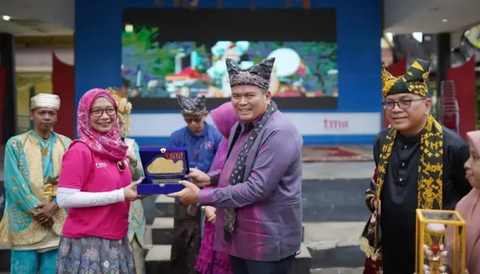 Tabuik Pariaman Meriahkan HUT TMII ke-50