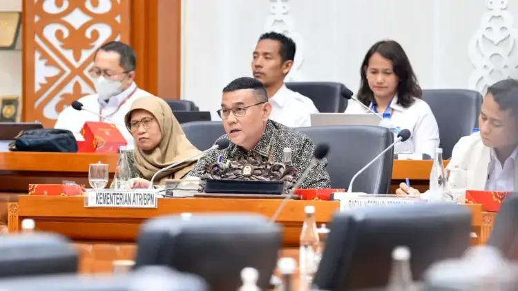 Kementerian ATR/BPN Dukung Revisi UU Statistik demi Peningkatan Data untuk Perencanaan Agraria dan Tata Ruang 1 Wamen Ossy saat hearing di DPR RI. (dok. ATR/BPN)