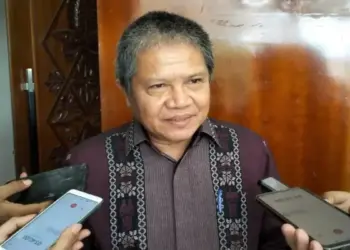 Warek IV Unand dan pakar ekonomi Dr. Hefrizal Handra. (dok. istimewa)