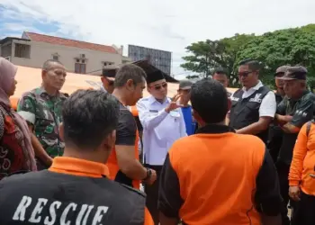 Wawako Maigus Nasir datang dan koordinasikan personil di lokasi bocah hanyut Simpang Kalumpang. (dok. Prokopim)