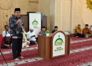 Hadiri Tabligh Akbar di Masjid Mujahidin, Wawako Maigus Nasir Ajak Sukseskan Program Smart Surau 8 Wawako Maigus Nasir saat menghadiri Tabligh Akbar di Masjid Mujahidin. (dok. Prokopim)