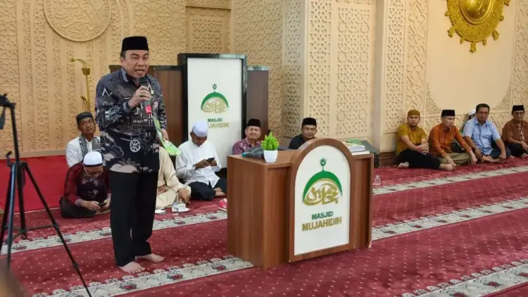 Hadiri Tabligh Akbar di Masjid Mujahidin, Wawako Maigus Nasir Ajak Sukseskan Program Smart Surau 1 Wawako Maigus Nasir saat menghadiri Tabligh Akbar di Masjid Mujahidin. (dok. Prokopim)