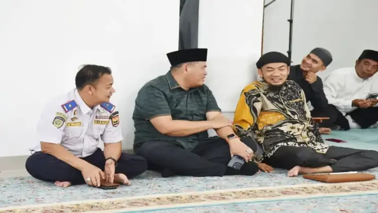 Wako Pariaman Yota Balad menghadiri Tabligh Akbar bersama Anggota DPD RI Jelita Donal di Masjid Raya Simpang. (Foto: Dok. Ist)