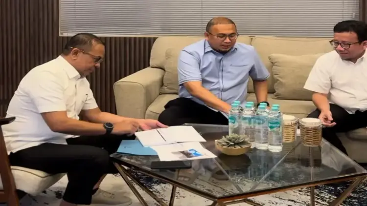 Andre Rosiade bertemu Direktur Jenderal Penetapan Hak dan Pendaftaran Tanah (Dirjen PHPT) Kementerian Agraria dan Tata Ruang/Badan Pertanahan Nasional (ATR/BPN). (Foto: Dok. Istimewa)