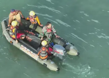 Terseret Ombak di Pantai Pasie Tiku, Tiga Pelajar Tewas, Belasan Selamat 7 Terseret Ombak di Pantai Pasie Tiku, Tiga Pelajar Tewas, Belasan Selamat