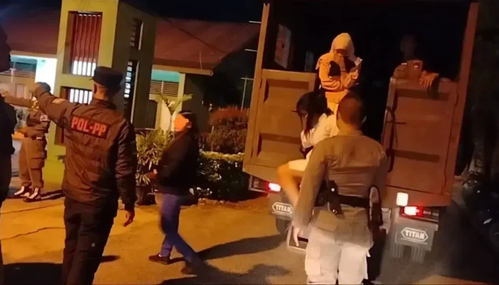 Satpol PP Amankan 16 Orang Diduga Pasangan Ilegal dalam Operasi Penginapan di Padang