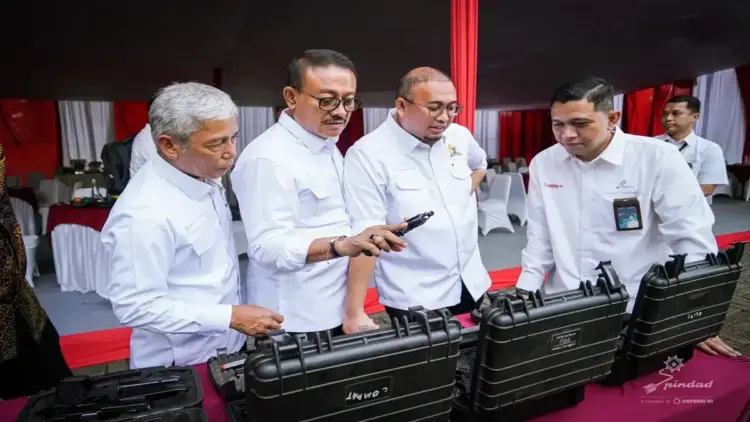 Andre Rosiade dan Komisi VI DPR RI melakukan kunjungan kerja ke PT Pindad. (Foto: Dok. Ist)