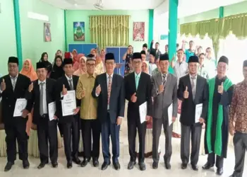 Lantik 6 Pejabat Baru, Kakan Kemenag Pariaman Tekankan Pentingnya Amanah