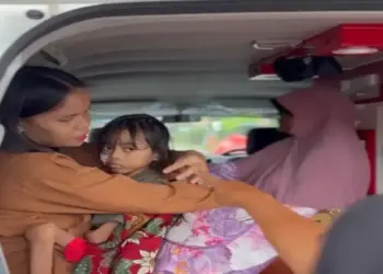 Dijemput Tim Pakai Ambulans, Andre Rosiade Fasilitasi Pengobatan Bocah Penderita Lipoma di RSUP M Djamil Padang 1 Dijemput Tim Pakai Ambulans, Andre Rosiade Fasilitasi Pengobatan Bocah Penderita Lipoma di RSUP M Djamil Padang