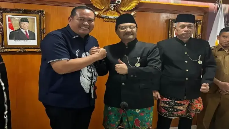 Yota Balad Usulkan Sekolah Rakyat di Pariaman, Temui Mensos Saifullah Yusuf 1 Wako Pariaman Yota Balad menemui Mensos membicarakan terkait program Sekolah Rakyat. (Foto: Dok. Ist)