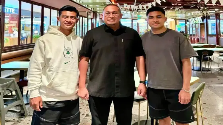 Andre Rosiade: Pratama Arhan Perpanjang Kontrak 2 Tahun di True Bangkok United 1 Andre Rosiade berfoto bersama menantunya Pratama Arhan. (Foto: Dok. Ist)