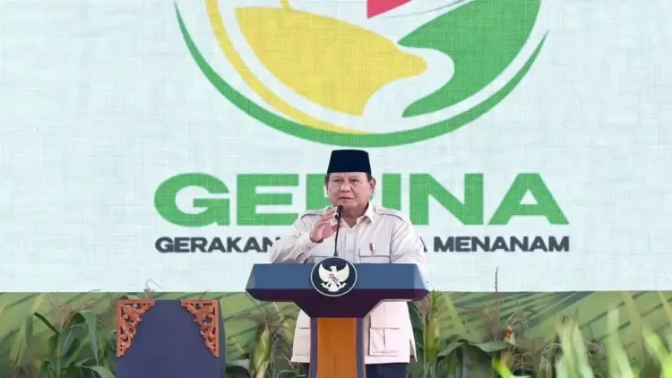 Presiden Prabowo Izinkan Ekspor Beras: "Kita Bantu Negara Lain, Jangan Cuma Cari Untung" 1 Presiden RI Prabowo Subianto memberi sambutan pada peluncuran program Gerakan Indonesia Menanam (Gerina) di Kabupaten Banyuasin, Provinsi Sumatra Selatan, Rabu (23/4/2025). (ANTARA/HO-Biro Pers Sekretariat Presiden)