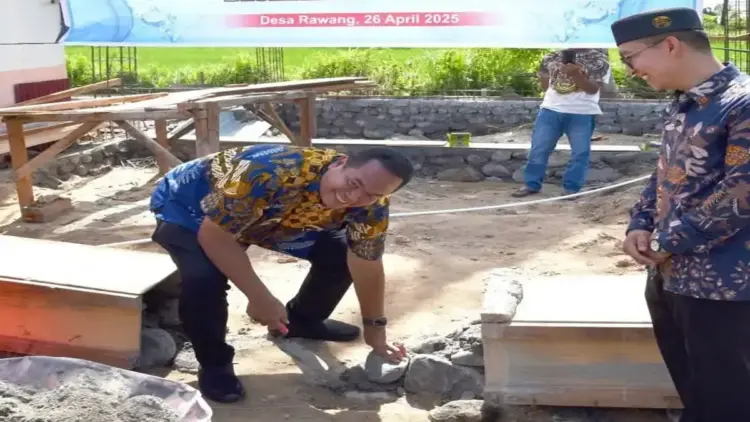 Perkuat Pendidikan Berbasis Agama, Wako Pariaman Dukung Pembangunan Gedung Baru TKIT Attin Sumbar 1 Wako Pariaman melakukan peletakan batu pertama pembangunan TK IT Attin Sumbar Kota Pariaman. (Foto: Dok. Ist)