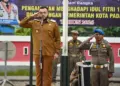 Apel hari pertama kerja ASN Wako Padang di halaman Mako Satpol PP Padang. (dok. Prokopim)