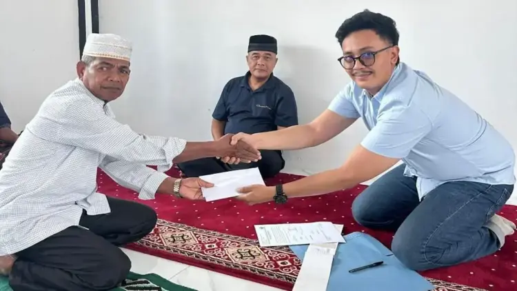 Bantuan ambal untuk masjid dari PTPN IV Regional 4. (dok. istimewa)