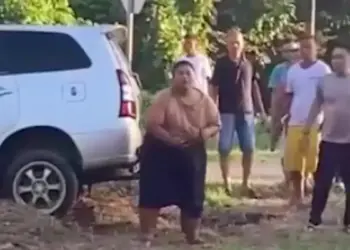 Pria yang diduga sebagai pelaku penabrak orangtua sendiri di Pariaman. (dok. tangkapan layar)