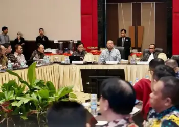 Koordinasi Menteri ATR BPN Nusron Wahid untuk sertifikasi tanah bagi warga miskin ekstrem di Sulsel. (dok. ATR/BPN)