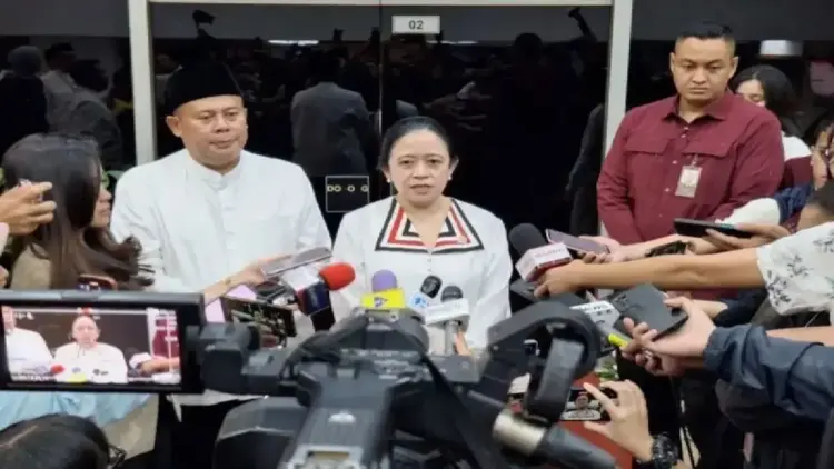 Arsip foto - Ketua DPR RI Puan Maharani memberikan keterangan kepada wartawan di kompleks parlemen, Senayan, Jakarta, Senin (14/4/2025). ANTARA/Fianda Sjofjan Rassat