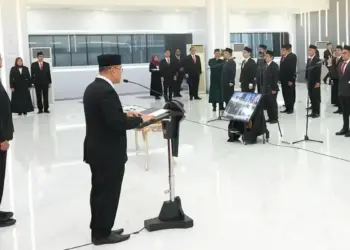 Wamen Ossy Lantik 78 Pejabat Fungsional ATR/BPN, Tekankan Profesionalisme dan Integritas 3 Kementerian Agraria dan Tata Ruang-Badan Pertanahan Nasional (ATR-BPN) melaksanakan pelantikan terhadap 78 orang Pejabat Fungsional secara serentak pada Rabu (09-04-2025). (dok. ATR/BPN)