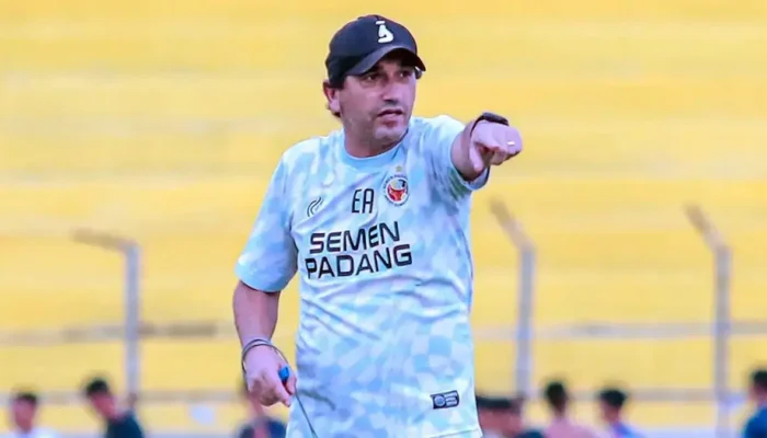 Eduardo Almeida Akui Bertanggung Jawab atas Kekalahan Semen Padang FC dari PSBS Biak