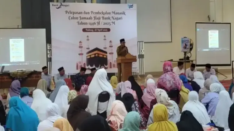 Alhamdulillah, 800 Jamaah Haji Bank Nagari Dilepas ke Tanah Suci 1 Pelepasan calon jemaah haji Bank Nagari. (dok. istimewa)