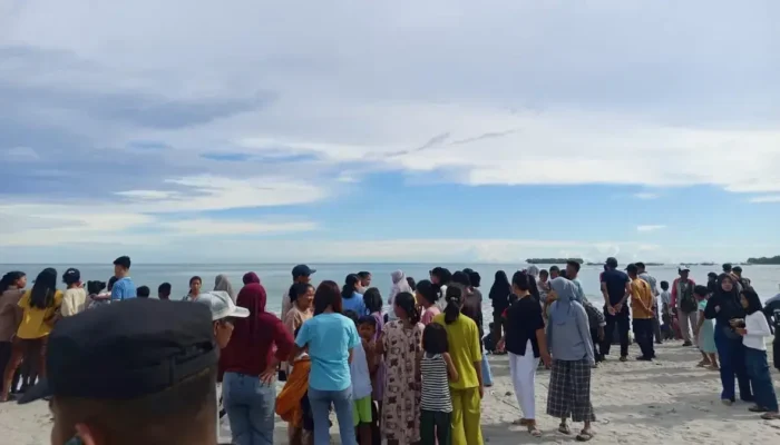 16 Remaja Terseret Ombak di Pantai Tiku, 1 Tewas dan 2 Masih Dalam Pencarian