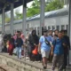Penumpang kereta api Pariaman Ekspress saat libur Lebaran membludak. (dok. Humas KAI)