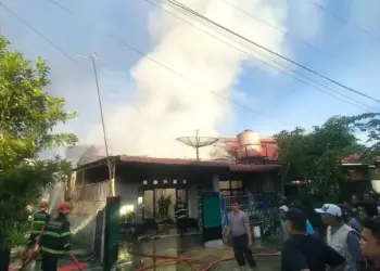 Rumah PNS di padang terbakar. (dok. istimewa)