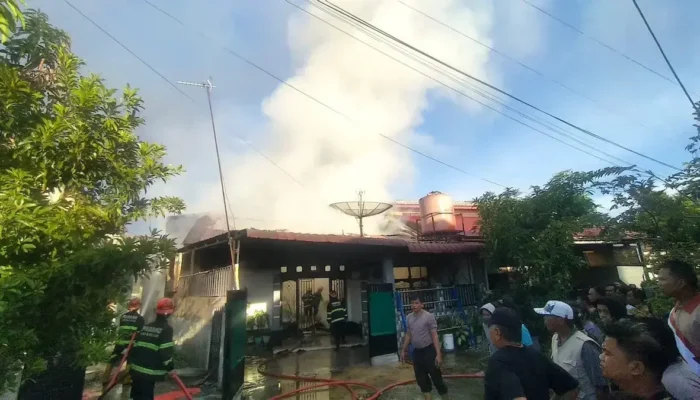 Rumah PNS Terbakar di Padang, Akses Sempit Jadi Kendala Damkar
