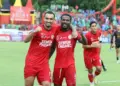 Selebrasi dua pemain Semen Padang FC yang golnya dianulir pada laga melawan PSIS. (dok. MO SPFC)