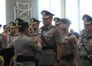Sertijab tiga PJU dan tujuh Kapolres sejajaran Polda Sumbar. (dok. Bidhumas)