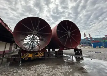 Penampakan Shell Kiln yang diproduksi oleh workshop BINS PT Semen Padang di Pelabuhan Teluk Bayur. Shell Kiln ini siap dikirim untuk memperkuat produksi PT semen Tonasa. (dok. Humas)